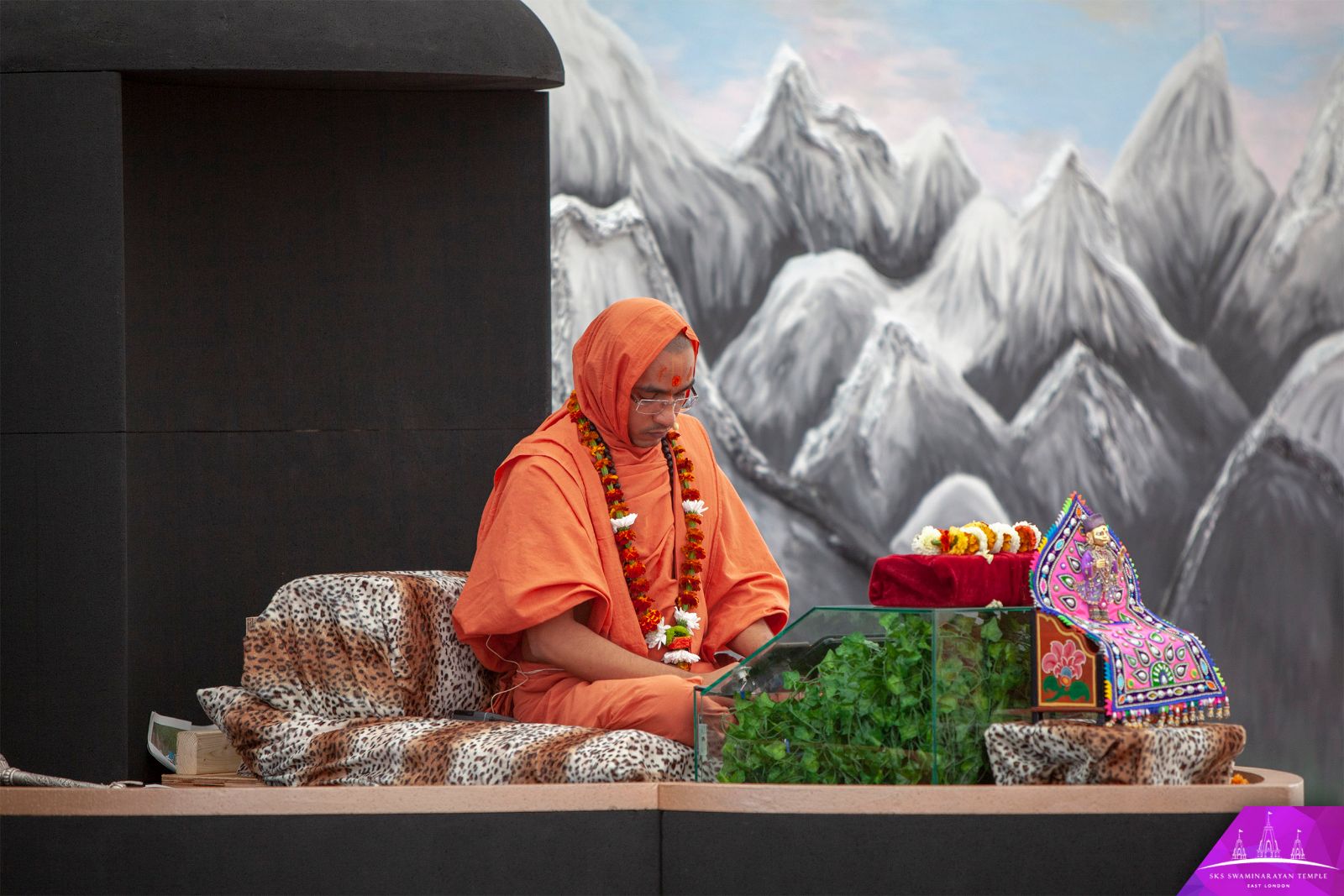 ©1987-2017 SKS Swaminarayan Temple East London